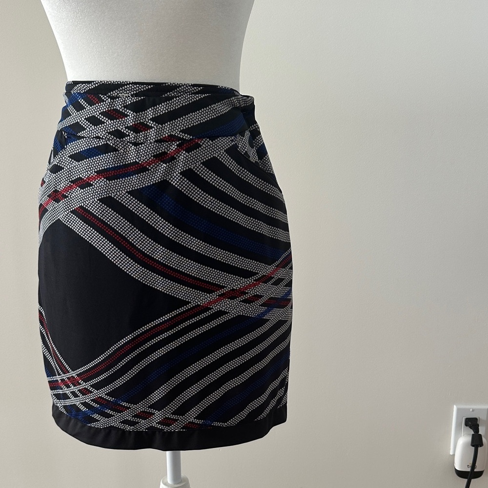 Elegant Black and Blue Striped EP New York Golf skort